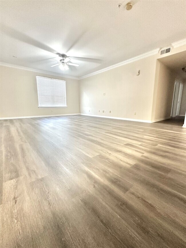 Building Photo - 6611 W Sam Houston Pkwy S