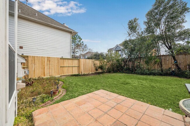 Building Photo - 11215 Royce Palms Dr