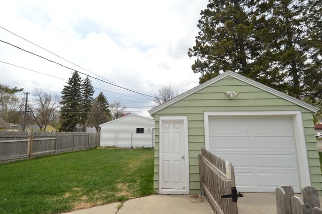 Building Photo - Wonderful 2 Bedroom/2 Bathroom House for Rent
