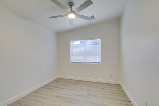 Building Photo - 437 Palegold St