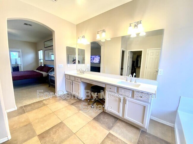 Building Photo - 44342 Yucca Ln