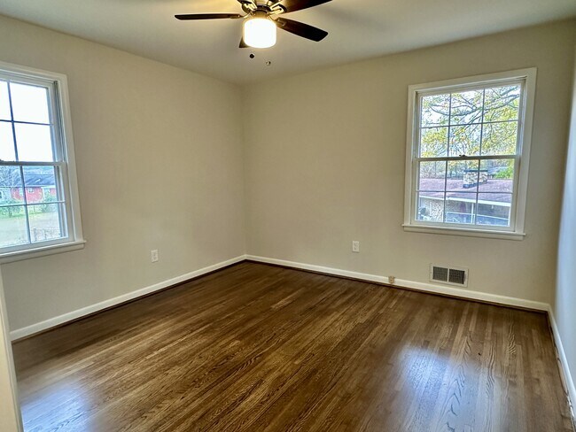 Building Photo - 231 Hillwood Ln