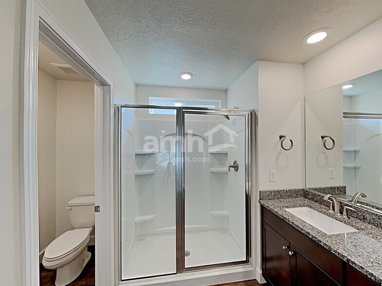 Building Photo - 2992 E S Village Dr