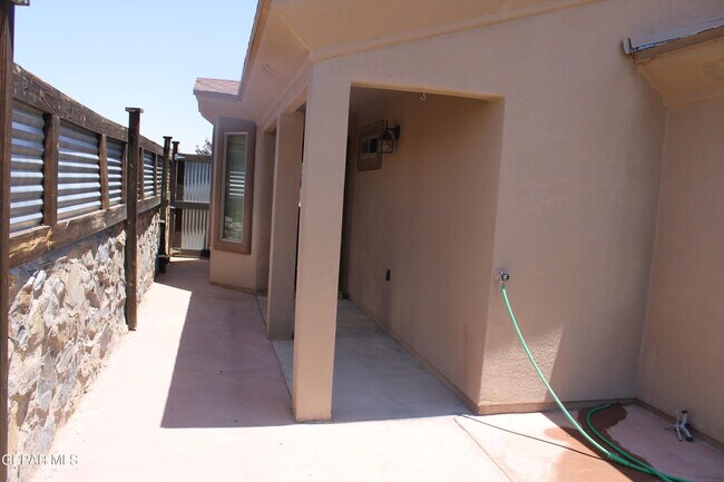Building Photo - 3713 Loma Esteban