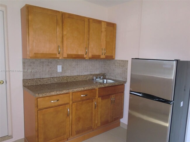 Primary Photo - 734 SW 5th Ave