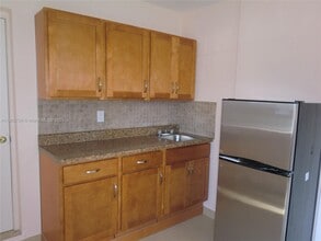 Building Photo - 734 SW 5th Ave