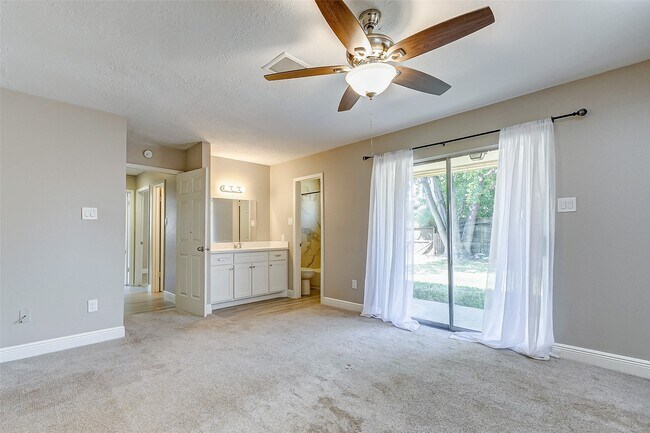 Building Photo - 5423 Fawn Trail Ln