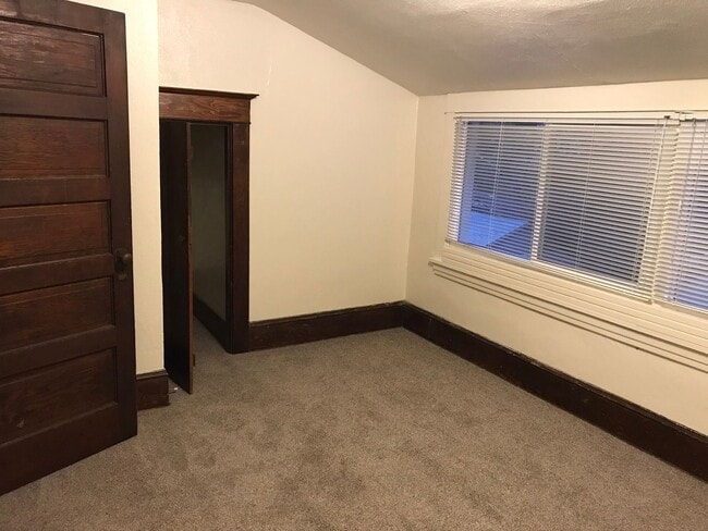 Building Photo - 4br/2ba House with fenced yard