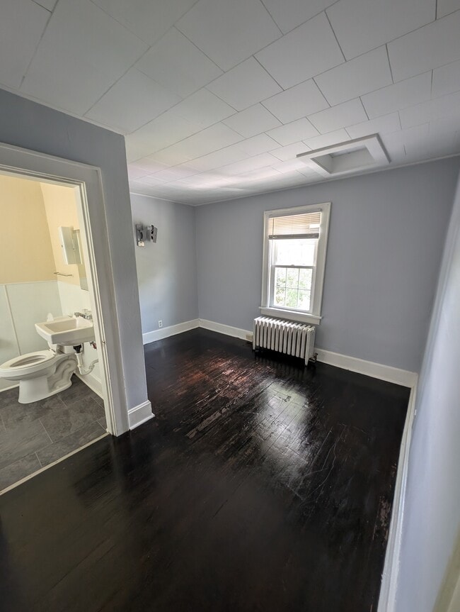 Building Photo - 548 Linden St