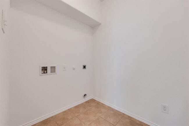 Building Photo - 1706 Sand Hills Dr