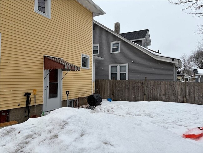 Building Photo - 182 Calla St