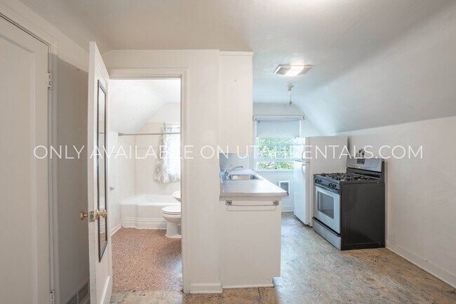 Building Photo - 167 N 100 E