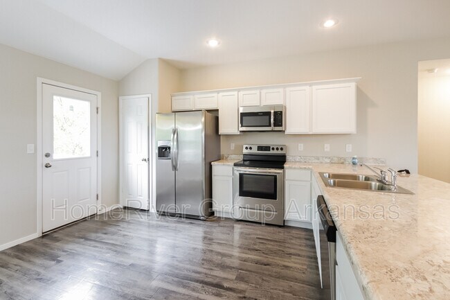 Building Photo - 6607 SW Chestnut Hill Rd