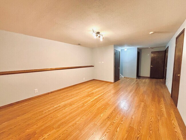 Building Photo - Hidden Gem!  4bed 2bath Single Family Home in Maple Grove, Featuring a Fenced in Back Yard