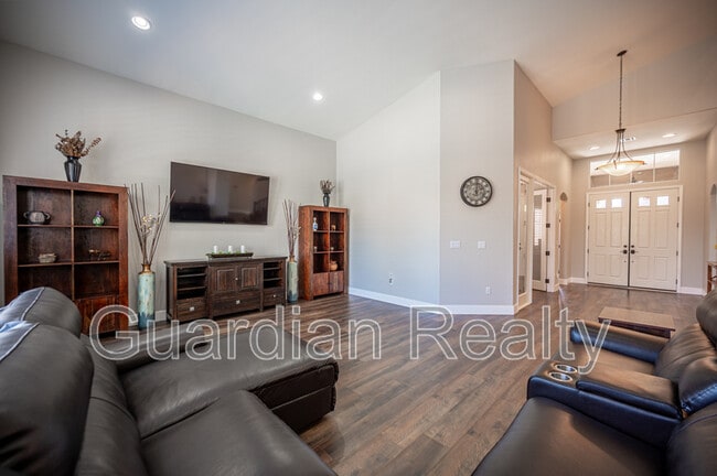 Building Photo - 11112 Pine Greens Ct