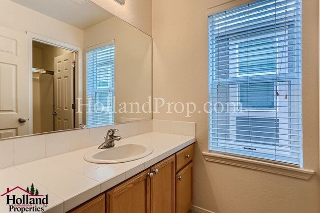 Building Photo - Spacious 3-Bedroom Home with High Ceilings...