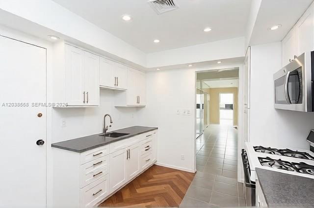 Building Photo - 2030 S Ocean Dr