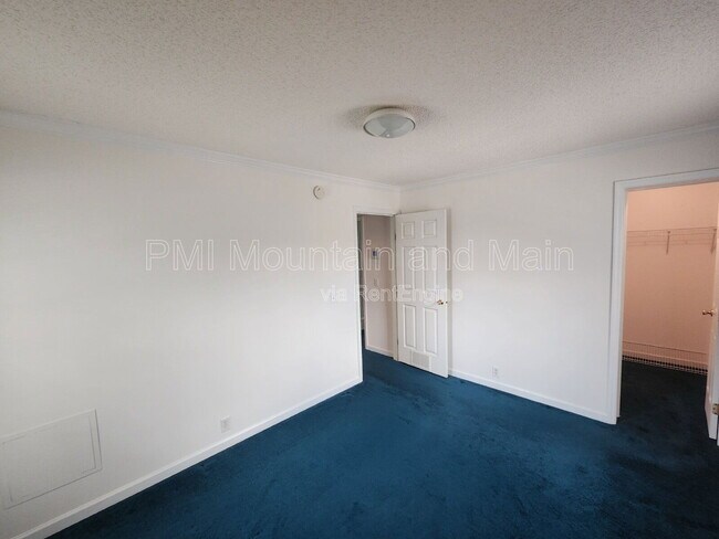 Building Photo - 58 Booker St