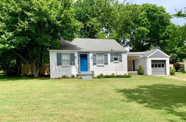 Building Photo - Adorable East Nashville Cottage