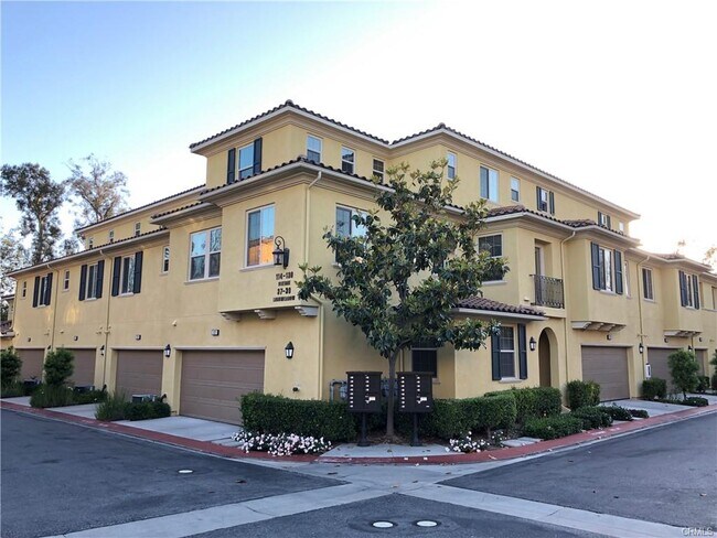 Primary Photo - 122 Vintage