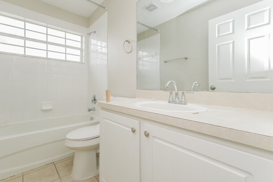 Building Photo - 3810 Braemere Dr