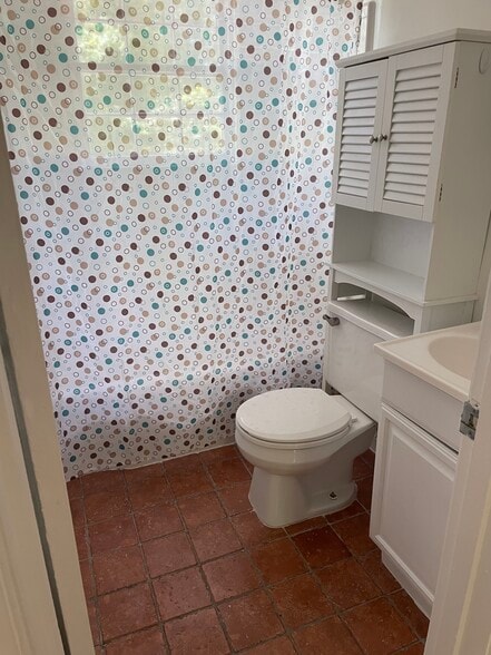 Bathroom - 239 Kinsey Ct NE