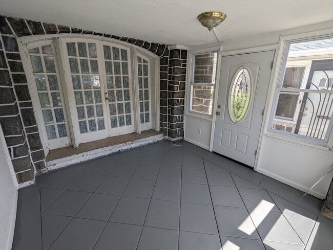 Building Photo - 1143 N 65th St