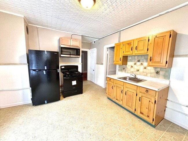 Building Photo - 19 Ellen Ave