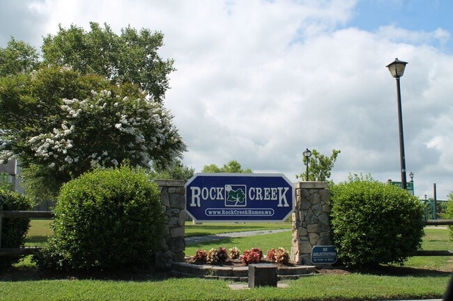 Building Photo - 4-Bedroom Home in Rock Creek Available NOW...