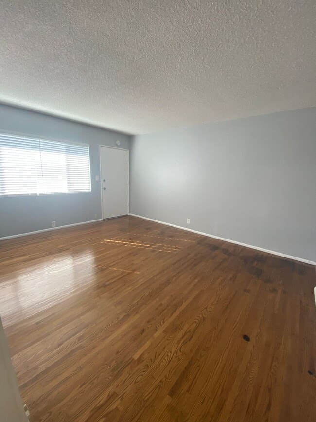 Building Photo - w651