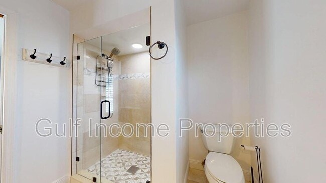 Building Photo - 354 5th St Ct E