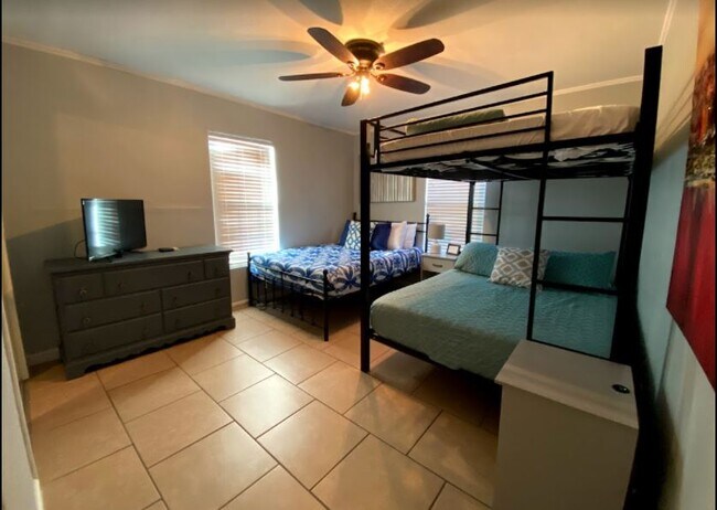 Building Photo - 1131 S 8th St