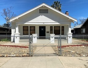 Building Photo - Must see this Antique Beauty! 3-bed/1 bath...