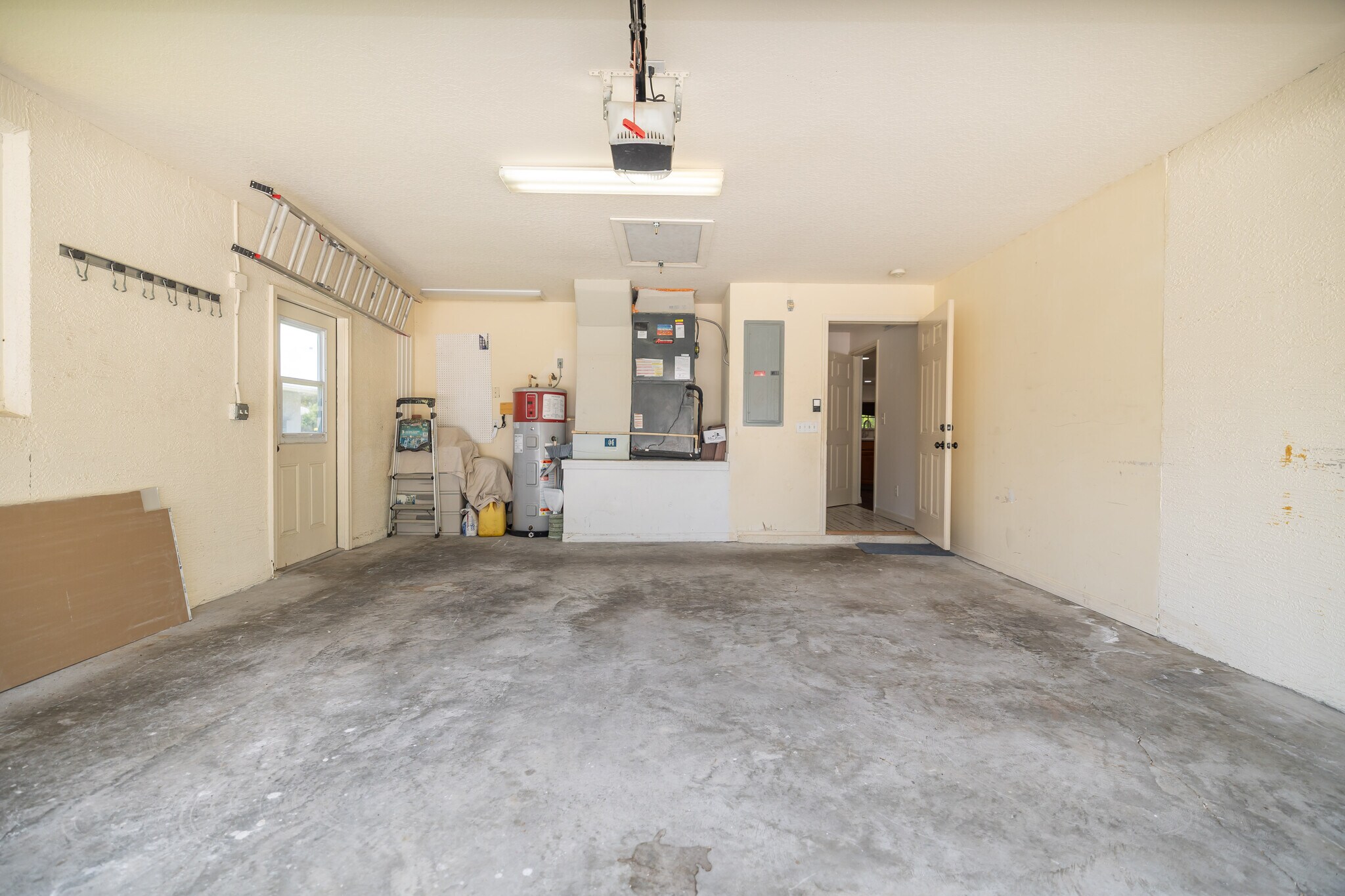 Building Photo - 871 Brookview Ln