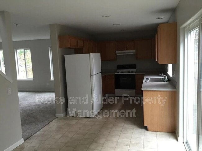 Building Photo - 7006 SE 72nd Ave