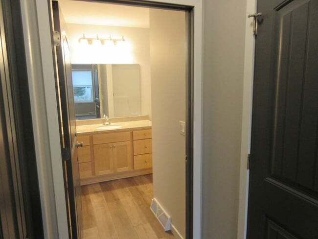 Building Photo - 430