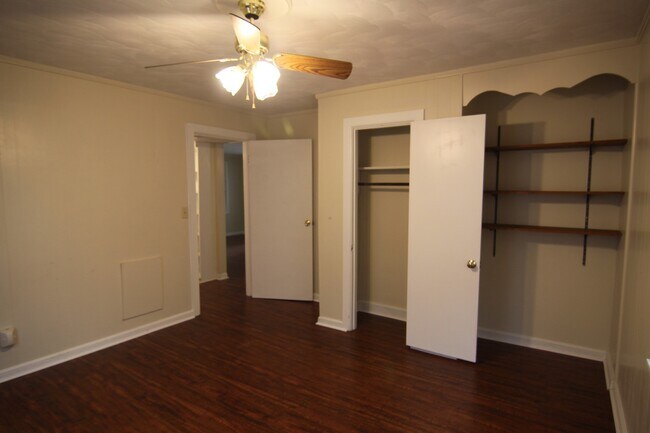 Building Photo - 3 Bedroom Home For Rent Near Downtown Clar...