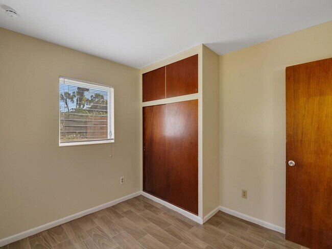 Building Photo - 7502 Pacific Ave