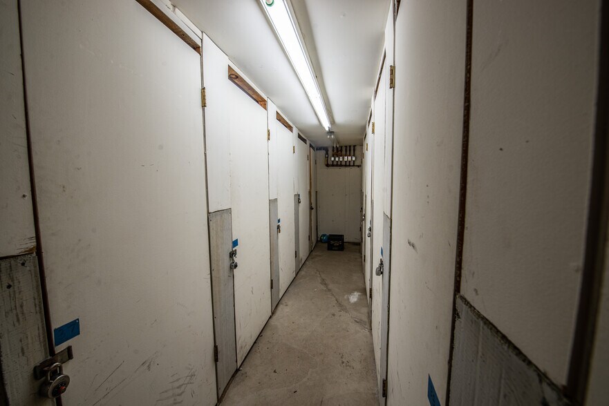 Building Photo - 5525 N Chester Ave