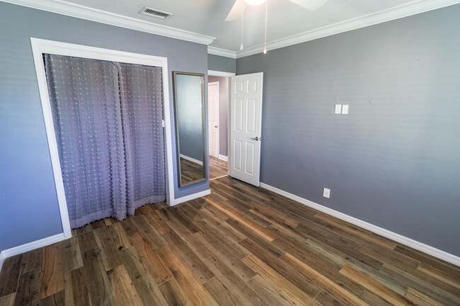 Building Photo - 954 Omar Rd