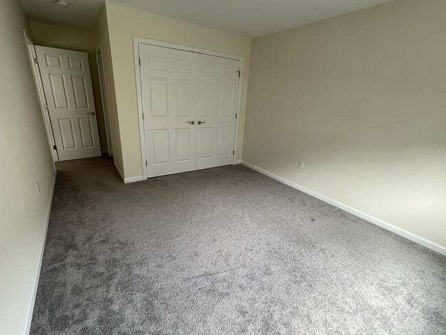 Building Photo - 28 Woodside Dr