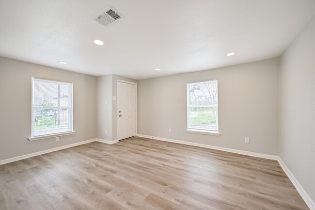 Building Photo - 1428 E 36th St