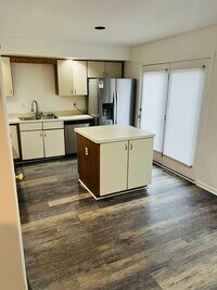 Building Photo - 205 Lac Kine Dr