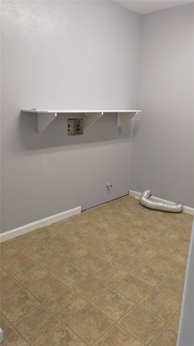 Building Photo - 3806 Pecan Cir