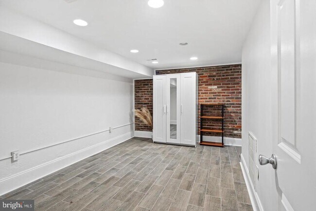 Building Photo - 1305 Spruce St