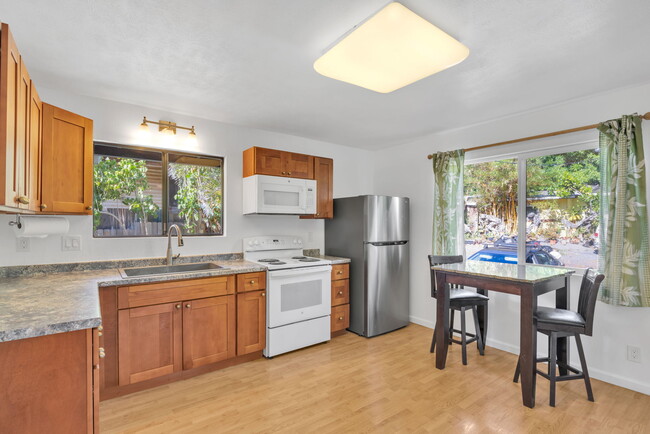 Kitchen - 52 Luna Ln