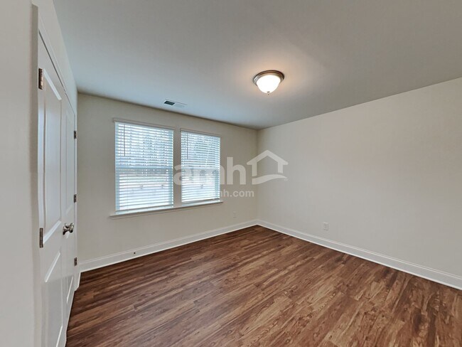 Building Photo - 114 Ashton Dr