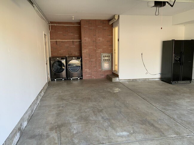 Building Photo - Stunning Remodeled 4 bedroom Hercules Home