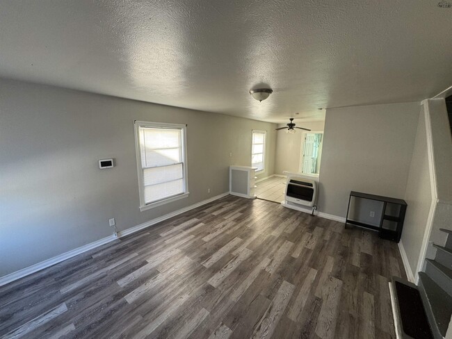 Building Photo - 1815 Lucile Ave