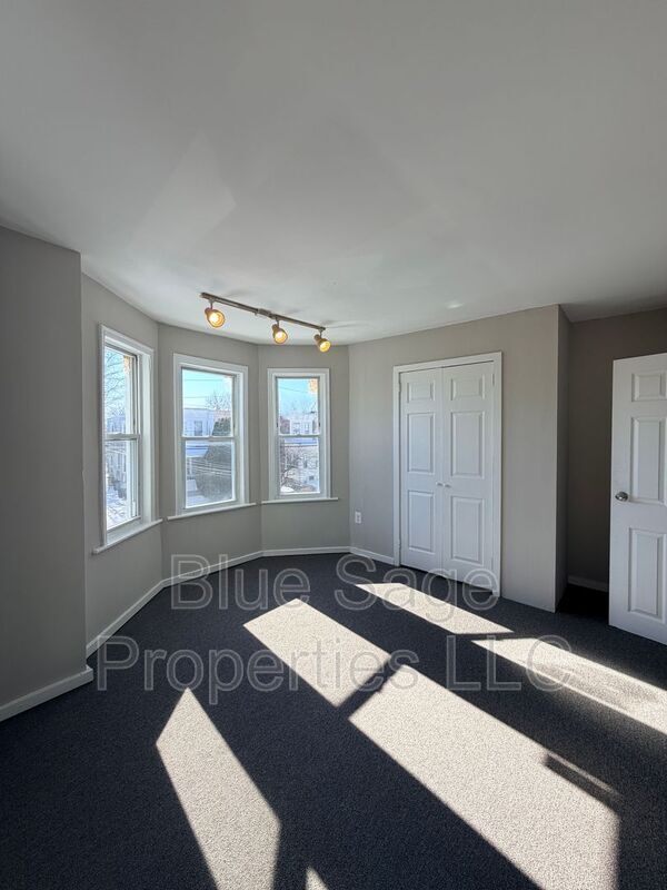 Building Photo - 425 Pusey Ave